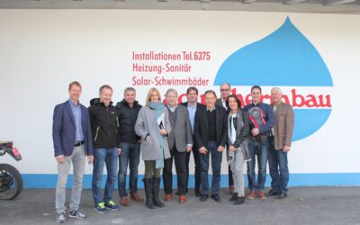 Der Landesobmann des Tiroler Wirtschaftsbundes mit Bezirksobmann auf Bezirkstour in Kitzbühel