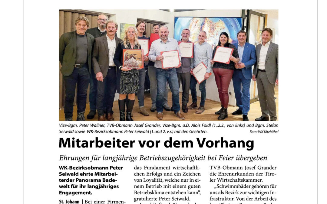 Mitarbeiter vor dem Vorhang